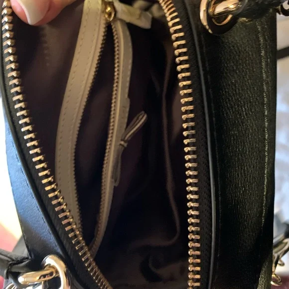 NWOT Small genuine leather HENRI BENDEL black shoulder bag/ purse gold hardware - Picture 8 of 13